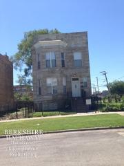 517 Bowen Ave, Chicago, IL 60653-2717