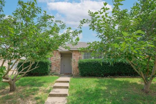 2518 Concordant Trl, Dallas, TX 75237-3641