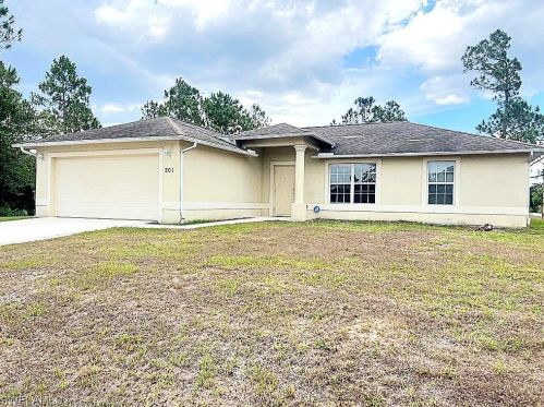 201 10th St, Lehigh Acres, FL 33972-7459