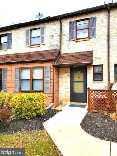 84 Bishop Dr, Chester PA  19014-1304 exterior