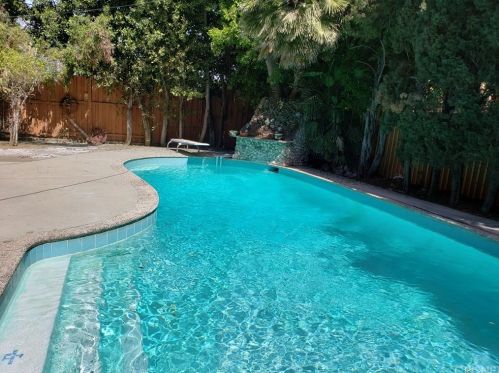 13836 Gilmore St, Van Nuys, CA 91401