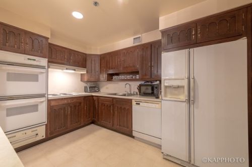 180 Pearson St, Chicago IL  60611-2130 exterior