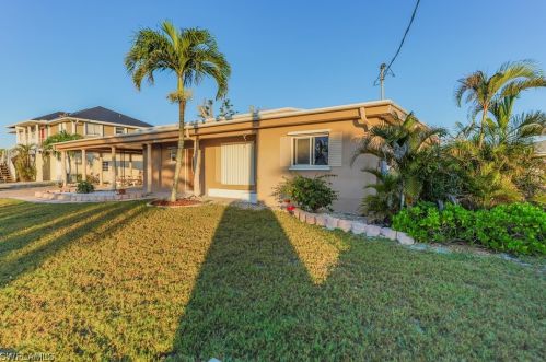 425 Madison Ct, Fort Myers Beach, FL 33931-3644