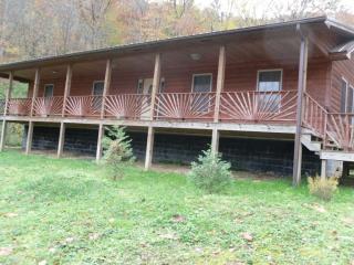 165 Payne Ln, Jellico, TN 37762-4705