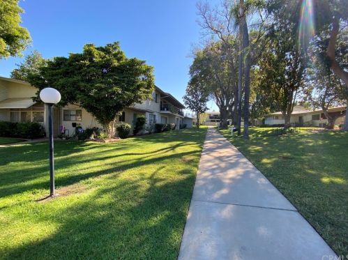 64 Center St, Redlands, CA 92373-8115