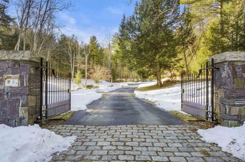 26 Horace Greeley Rd, Amherst, NH 03031-1615