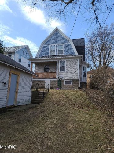26 Fuller Ave, Grand Rapids, MI 49506-1634