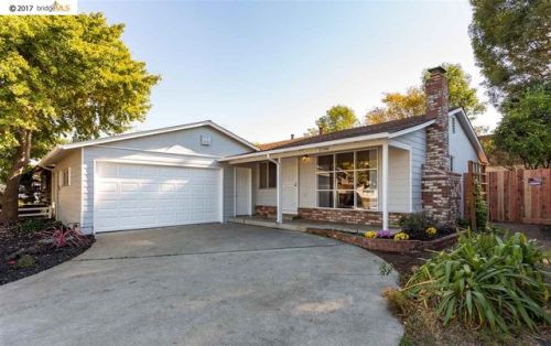 2748 Cryer St, Hayward, CA 94545-3024