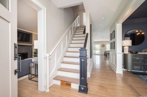 20 Cedar Rd, Elwood, NY 11731-4033
