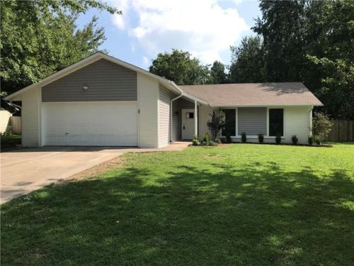 2849 Quail Dr, Fayetteville, AR 72704-5364