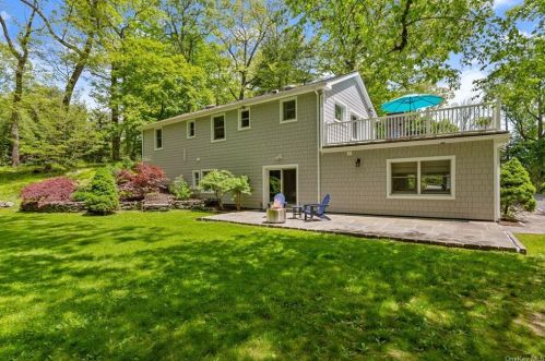 1 Elizabeth Pl, Armonk, NY 10504-1426