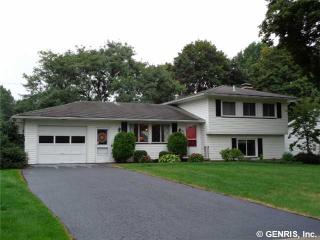 83 Courtly Cir, Rochester, NY 14615-1001