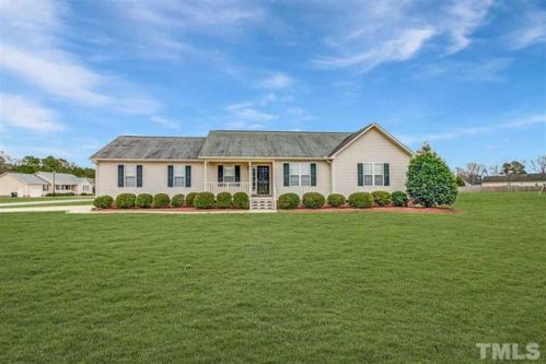 16 Burke Ct, Smithfield, NC 27577-8750