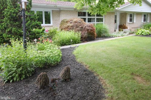13232 Glendale Dr, Hagerstown, MD 21742-2820