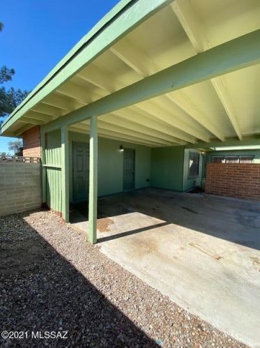 9422 29th St, Tucson, AZ 85710-8017