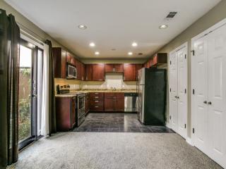 2722 Knight St, Dallas TX  75219-3427 exterior