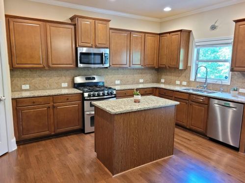 560 Nichols View Way, Suwanee GA  30024-8597 exterior