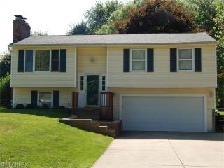 1545 Whitehall Dr, Mogadore, OH 44260-1914