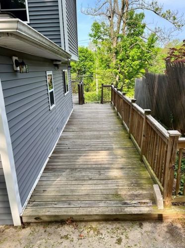 47 Riverside Ave, Norwalk CT  06850-3015 exterior