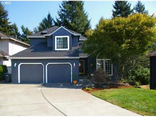 7650 Ridgewood Dr, Gladstone, OR