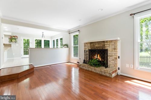 13662 Springs Dr, Clifton VA  20124-2443 exterior