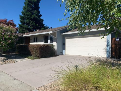 1722 Walnut Dr, Mountain View, CA 94040-3637