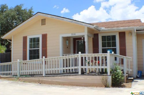 216 King St, Seguin, TX 78155-5810