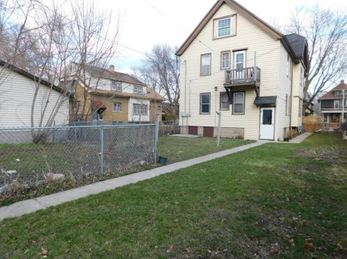 3715 5th St, Milwaukee, WI 53212-3805