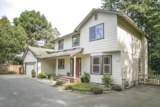 3677 Dolbeer St, Eureka, CA 95503-5636