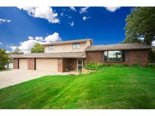 2304 Highland View Ave, Burnsville MN  55337-3081 exterior