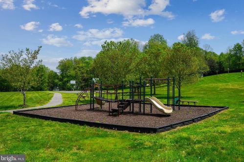 148 Cross Point Dr, Owings, MD 20736-3322