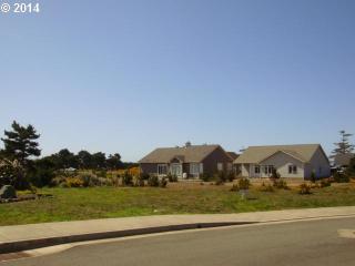 2664 Cedar Loop, Bandon, OR 97411-8894