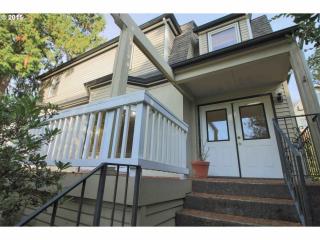 3908 Council Crest Dr, Portland, OR 97239-1526