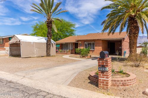 5555 Hawthorne St, Tucson, AZ 85711-1423