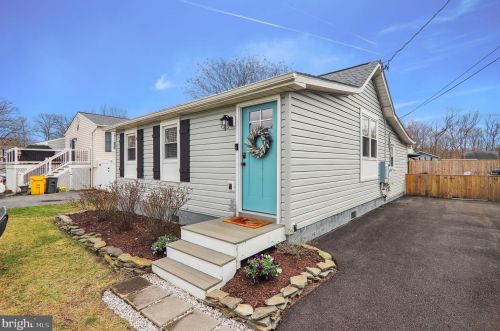 305 Highland Dr, Edgewater, MD 21037-2927