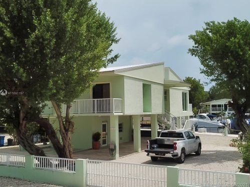876 Ellen Dr, Key Largo, FL 33037-2770