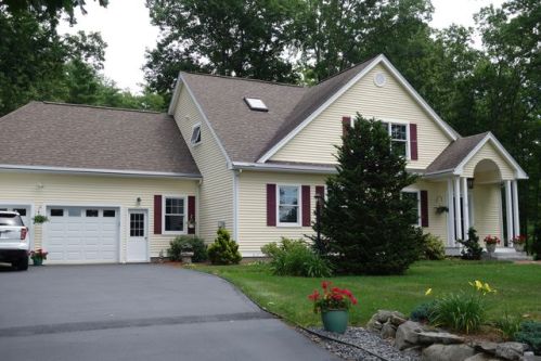 10 Chandler Ln, Amherst, NH 03031-2015