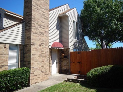 2044 Embassy Way, Carrollton TX  75006-1706 exterior