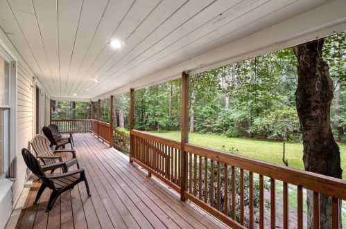 162 Hollis Rd, Amherst, NH 03031-2820