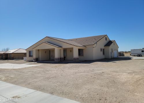 5204 Apache Rd, Buckeye, AZ 85326-5558