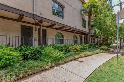 505 7th St, Austin, TX 78701-2800