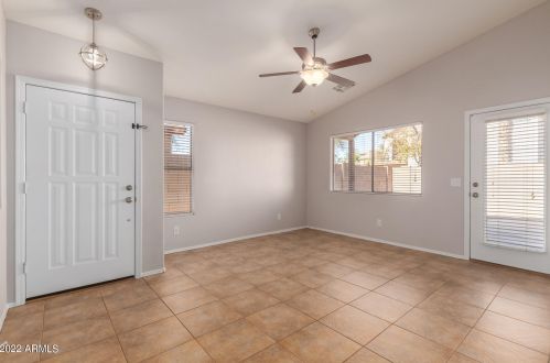 1754 Oakland St, Gilbert, AZ 85295-5658