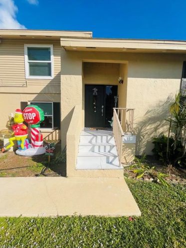 2442 44th St, Naples, FL 34116-7916