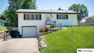 709 Shamrock Rd, Omaha NE  68046-2022 exterior