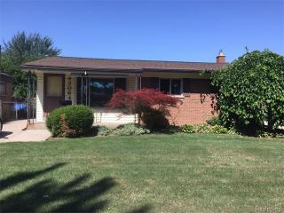 30643 J Carls St, Roseville, MI 48066-1415