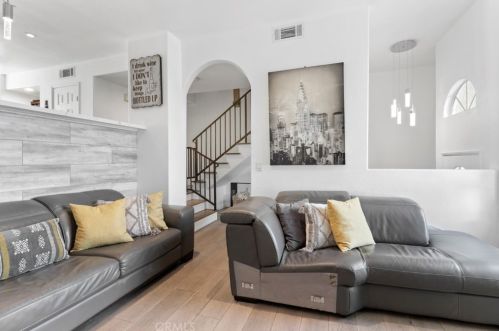 1734 147th St, Gardena, CA 90247-2871