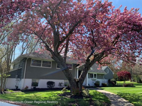 2 Heathcliff Rd, Locust, NJ 07760-1204