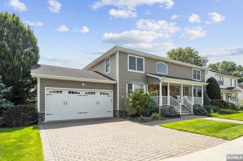 66 Garwood Ct, Outwater, NJ 07026-3529