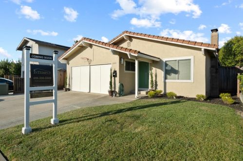 1240 Moonlight Way, Milpitas, CA 95035-6228