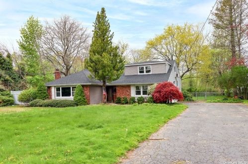 77 Cedar Rd, Elwood, NY 11731-4128